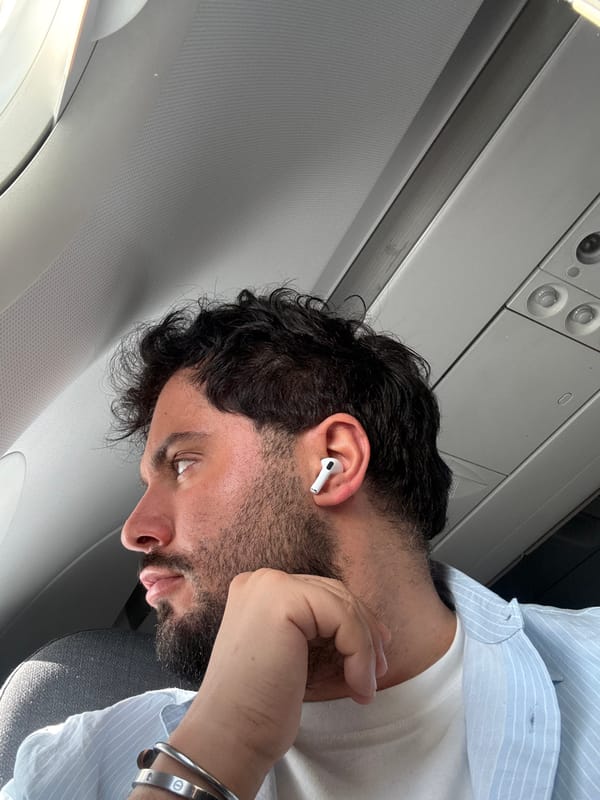 Passenger spotted on flight over Estavayer, Switzerland