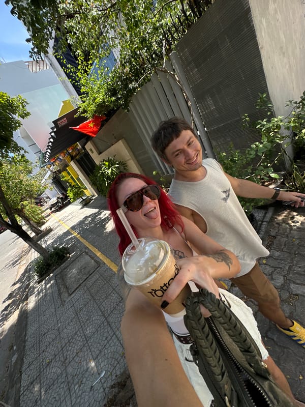 Casual street scenes from a sunny morning in Đà Nẵng