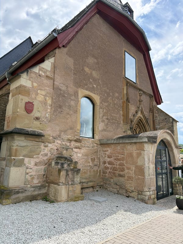 Visitor documents Bad Sobernheim synagogue, restaurants, architecture