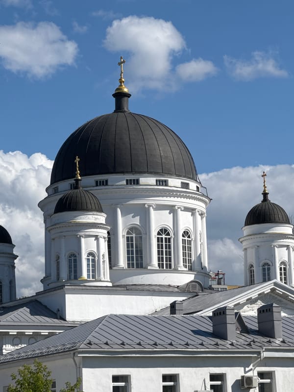 Cathedrals, kremlin walls, and street murals in Nizhny Novgorod