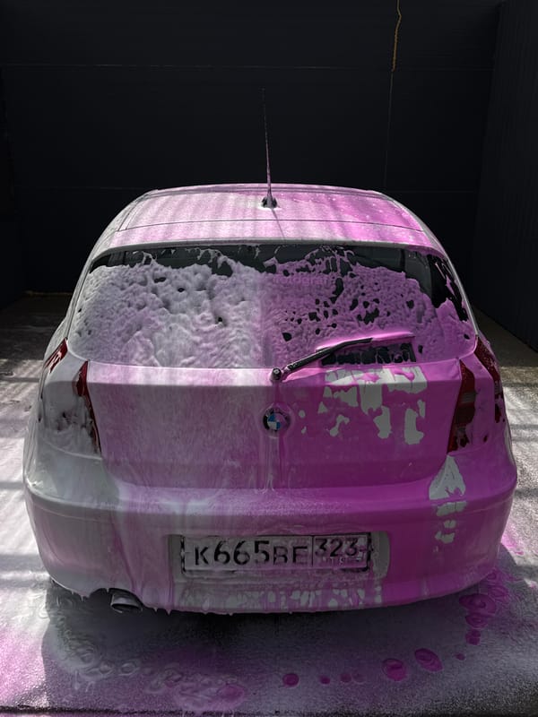 BMW Gets Pink Foam Car Wash in Rossiyskiy