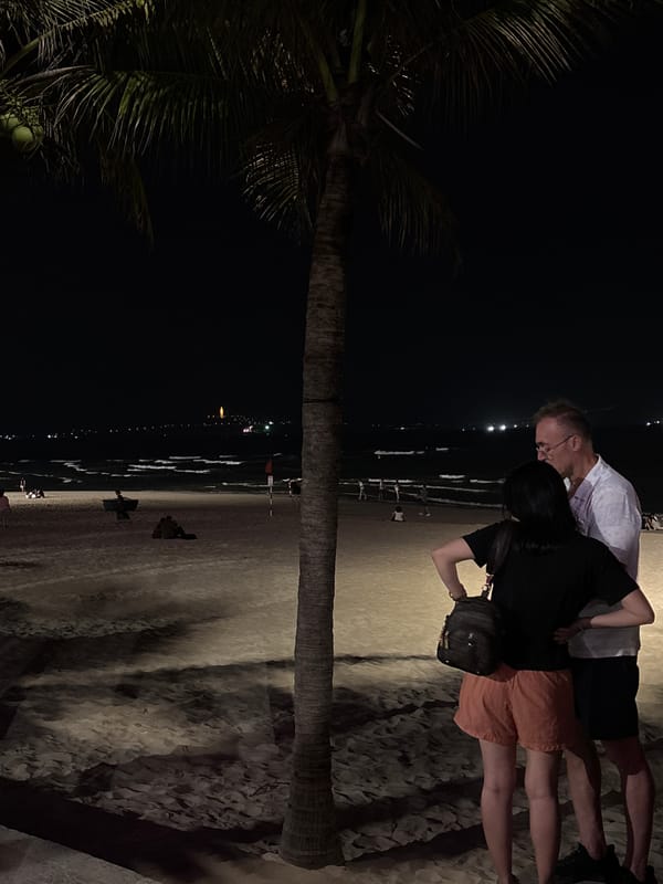 Evening life unfolds along Đà Nẵng's bustling beachfront district