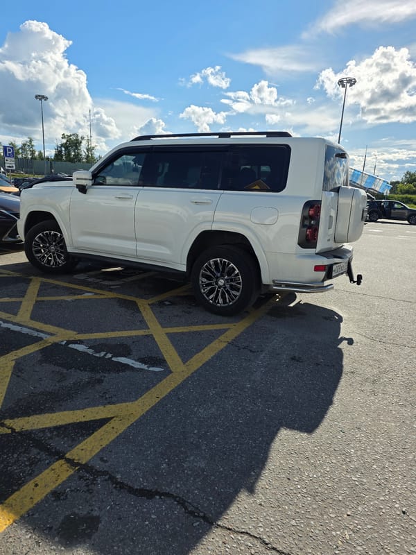 White BMW X5 spotted at crossing and parking lot