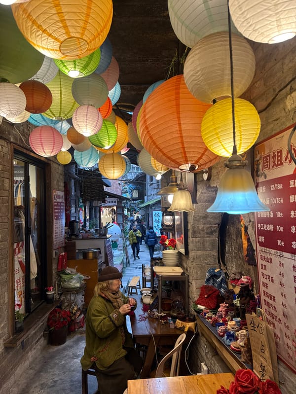 Chinese New Year celebrations unfold in Yuzhong District alleyways
