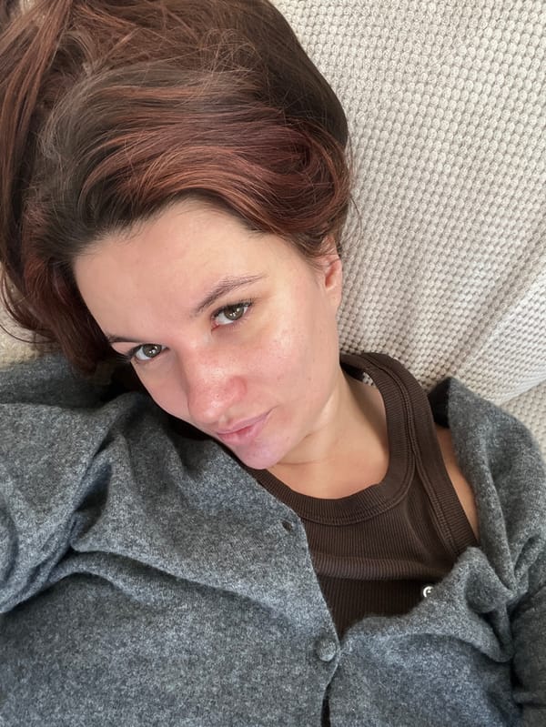 Woman documented in multiple Budva locations over afternoon