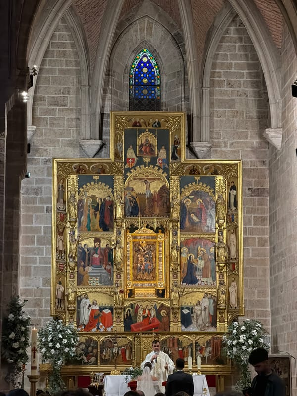 Golden altarpiece documented at El Puig monastery, Spain