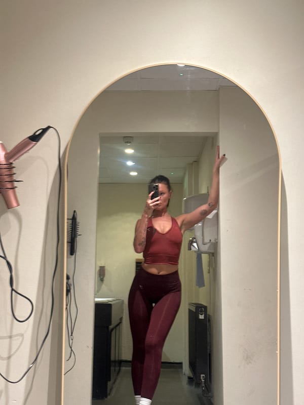 Kent residents document afternoon fitness and tanning routines