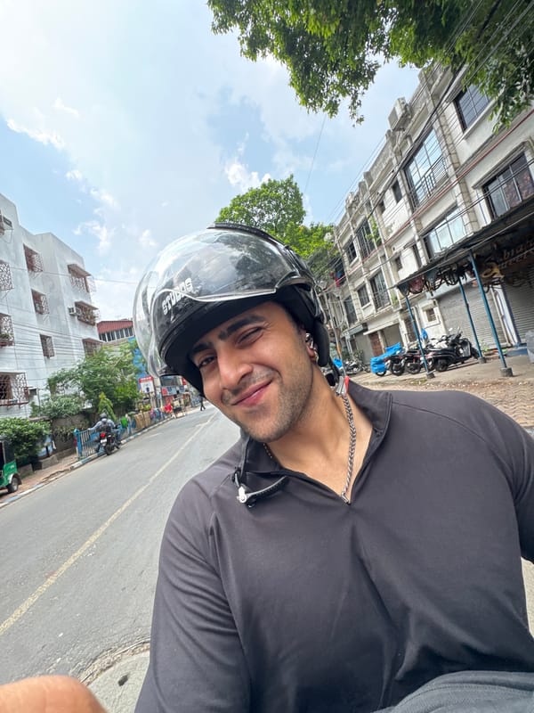 Early morning motorcyclist spotted in urban Kolkata