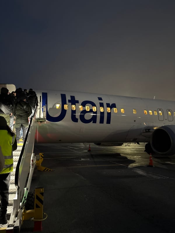 UTair flight arrives in Nizhnevartovsk during routine evening operations