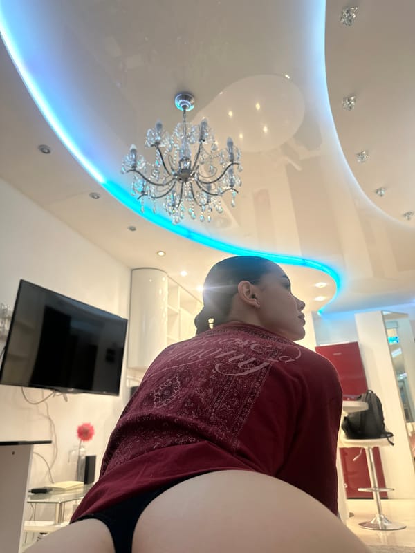 Person in maroon shirt spotted in Khimki home interior