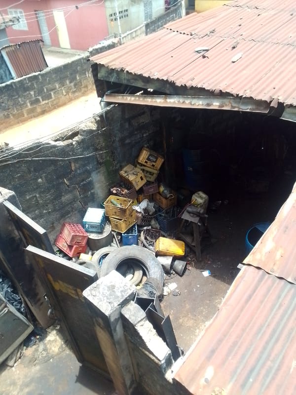 Urban outdoor workspace with corrugated roof documented