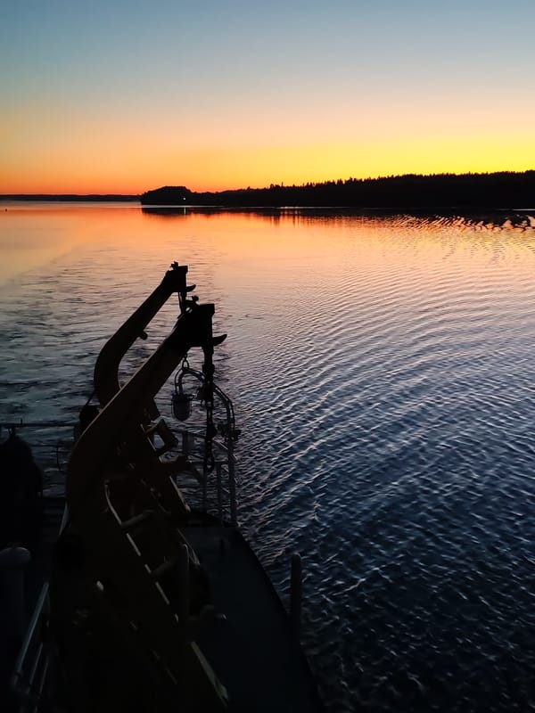 Boat witness captures sunset to moonrise over Russian waters
