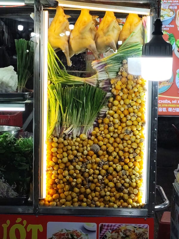 Daily life documented across Da Lat streets over morning hours