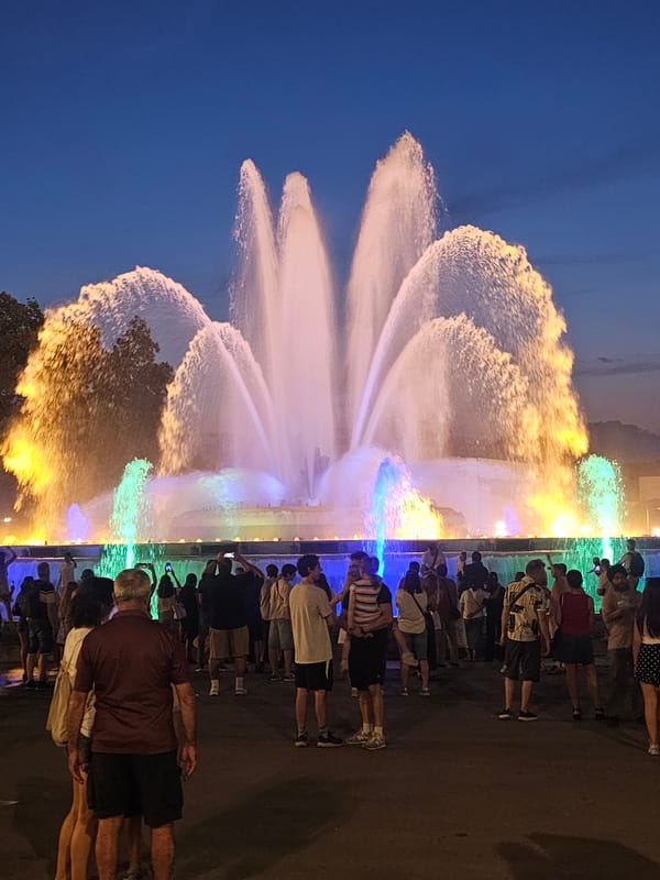 Barcelona's Magic Fountain draws crowds for its evening light show