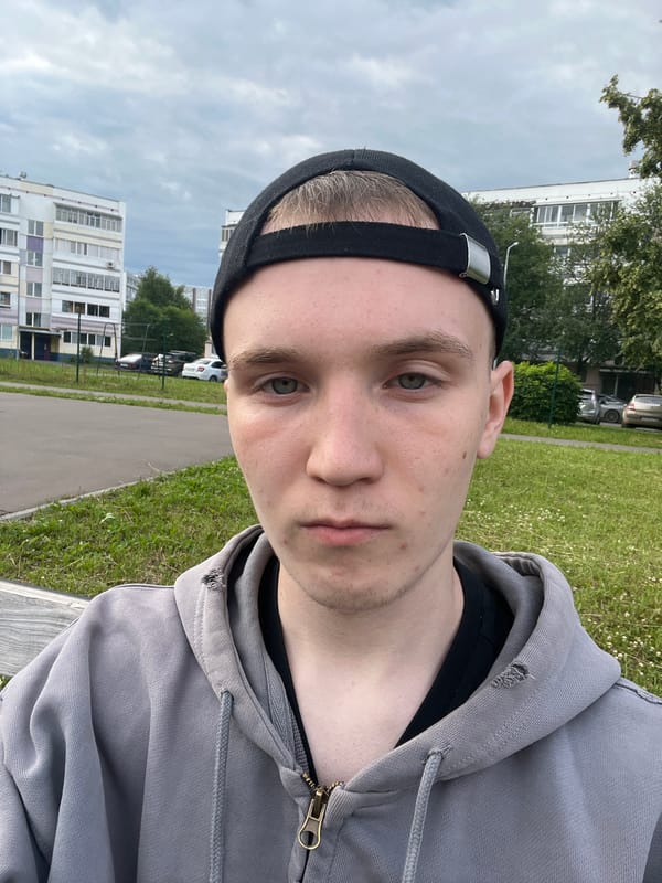 Selfies and street shots from a Naberezhnye Chelny residential neighborhood