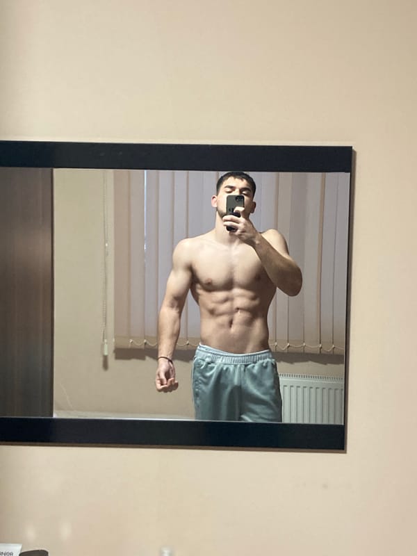 Man takes mirror selfie in Radinovo, Bulgaria