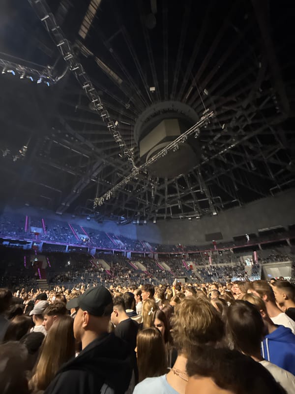 Concert draws large crowd to Krakow venue