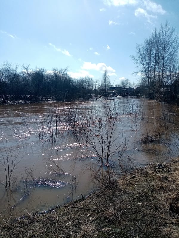 Spring flooding documented in Igra, Russia