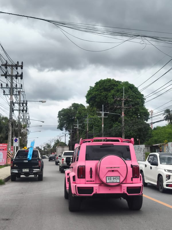 Modified pink SUV spotted on Ko Samui streets