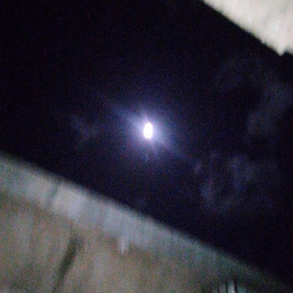 Nighttime photos capture light source, gate in Altagracia, Venezuela