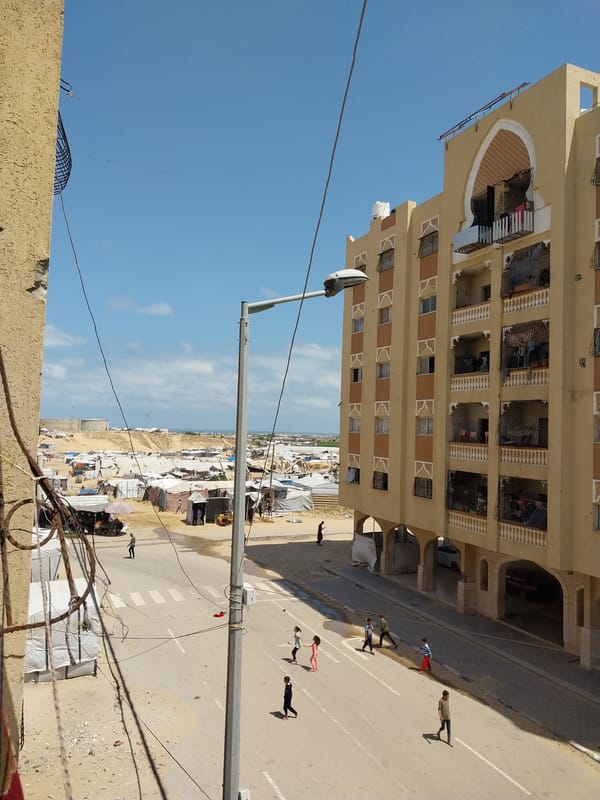 Witness documents damaged Khan Yunis buildings and refugee camp activity