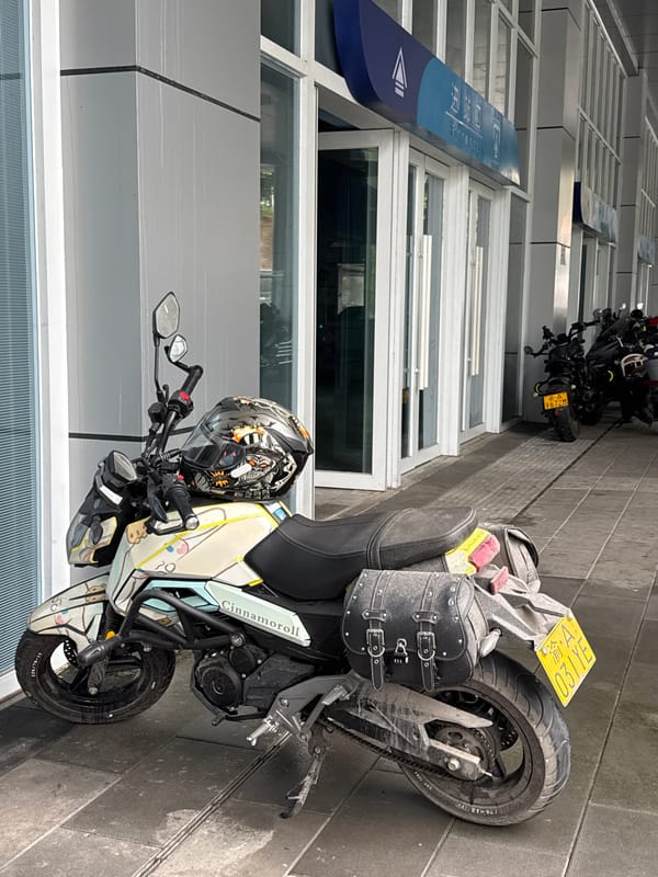 Morning life snapshots across Wulong District residential areas