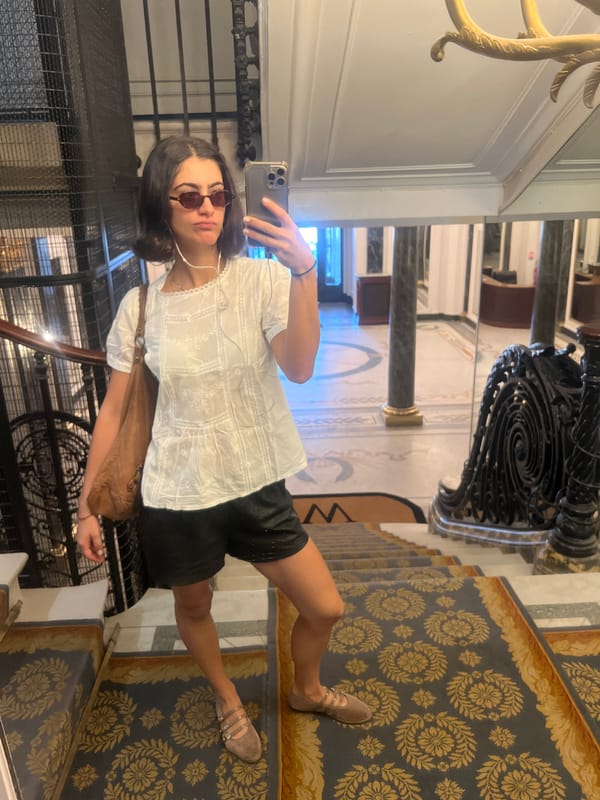 Woman documents early morning Paris visit across multiple locations