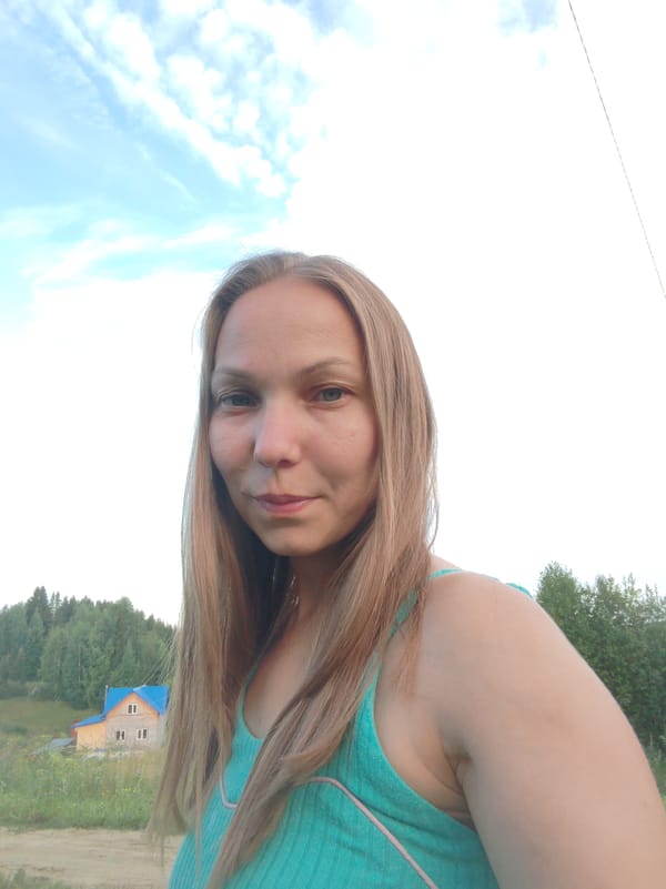Lazy summer afternoon in Chukhloma — selfies, skies, and wildflowers