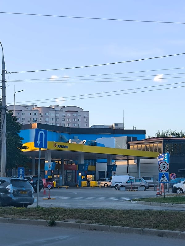 Everyday street scenes around a Chișinău neighborhood