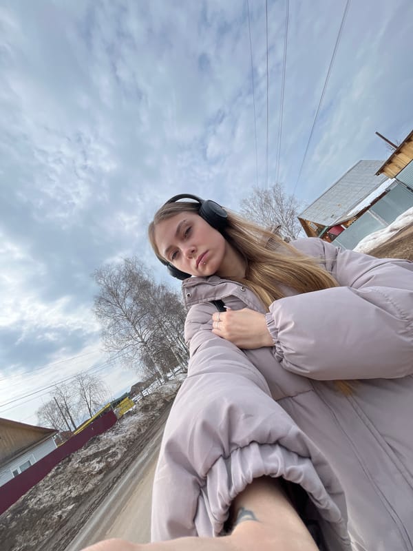 Morning portraits captured in Foki, Russia show casual moments