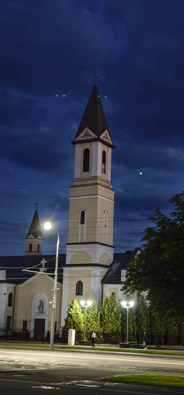 Evening tour of Homyel landmarks, from church to war memorial