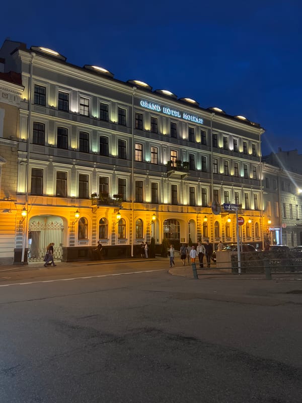 Evening tour of Saint Petersburg's historic center at dusk