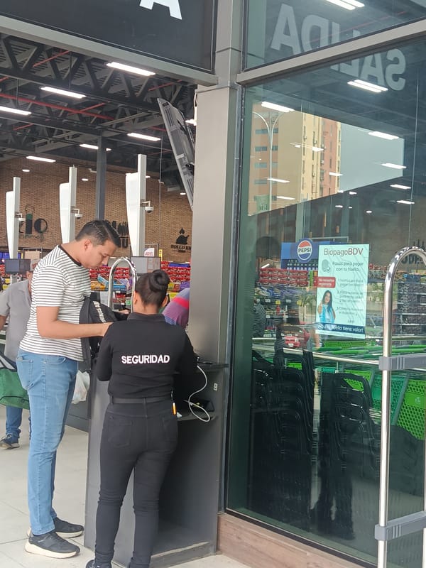 Routine shopping activity documented at Juan Griego supermarket