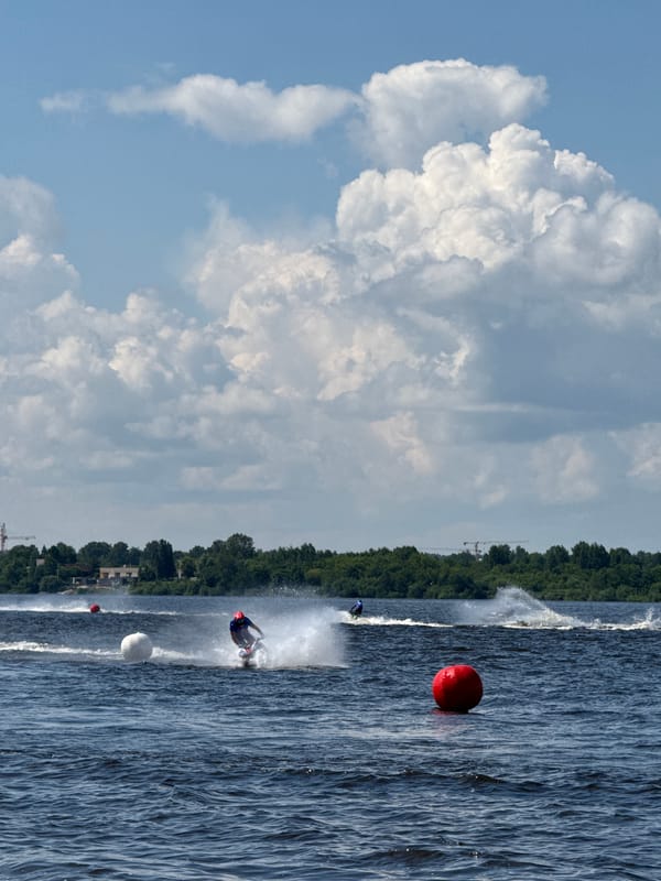 Jet ski race draws crowds to Kama River waterfront