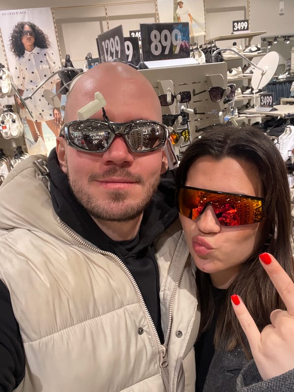 Bandaged man goes shopping in Krasnoyarsk stores