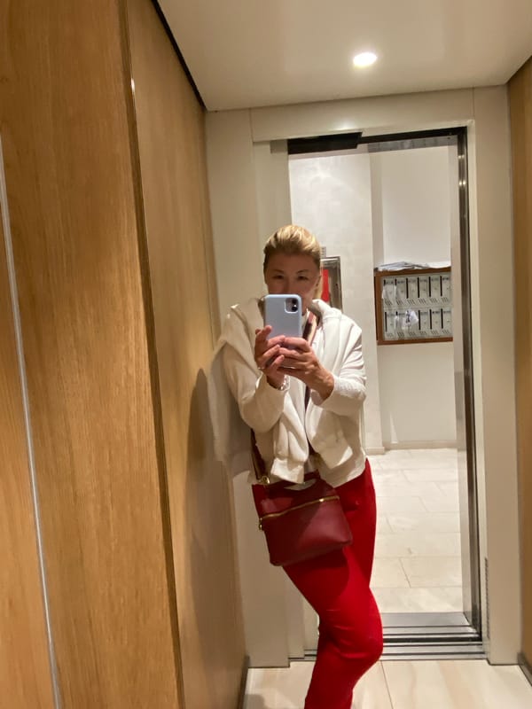Woman documents evening movements through Budva with selfies, portraits