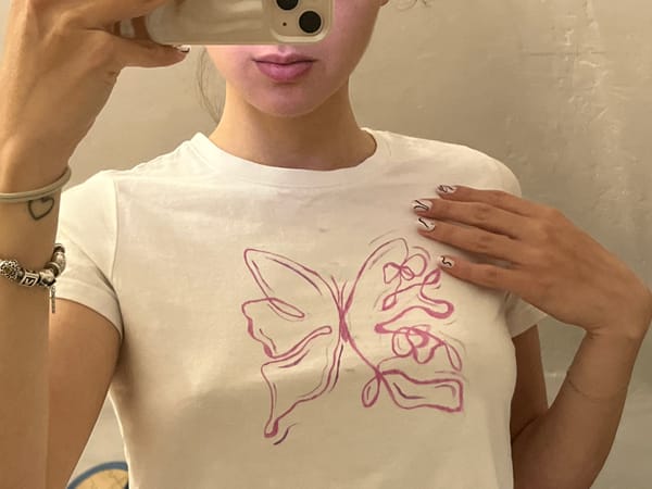 Artist creates and models custom painted clothing in Saarbrücken