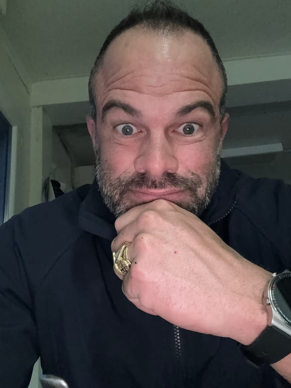 Man with ornate gold rings spotted in Diekirch