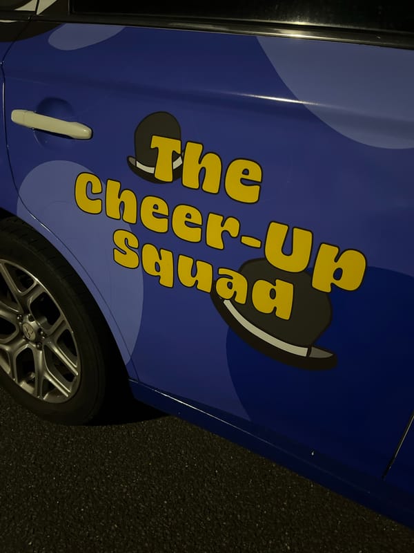 London evening: blue car spotted, Barcelona leads Atlético 2-1 on TV