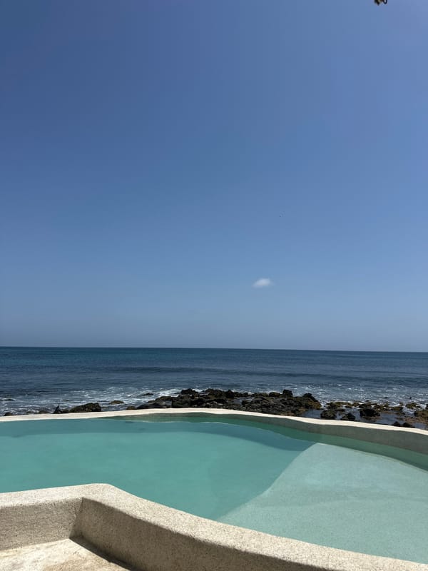 Dakar residents document ordinary afternoon moments under clear skies