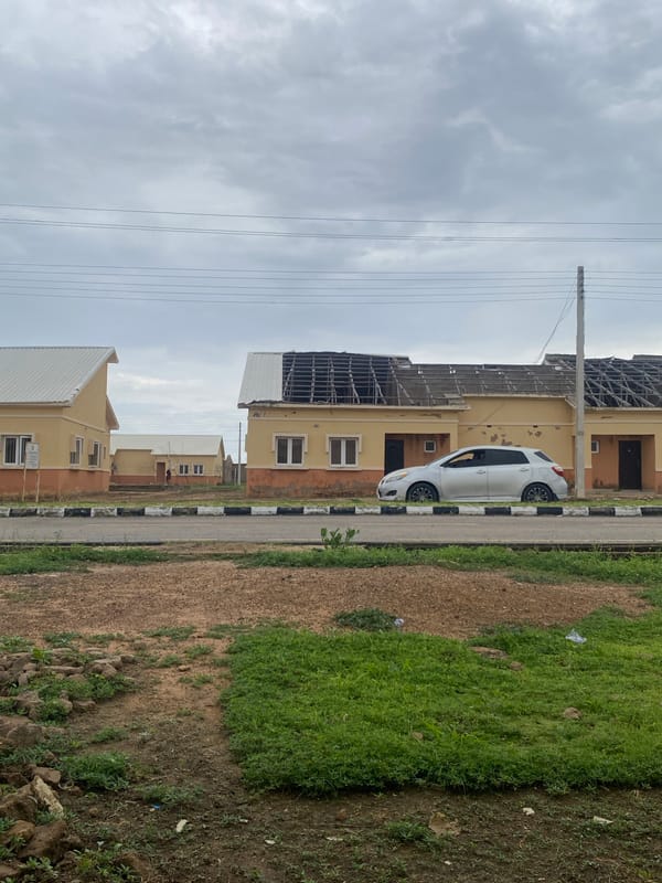 Everyday life in a developing Bulamare neighborhood, mid-construction