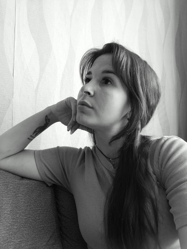Casual portrait series across indoor and outdoor spots in Фоки