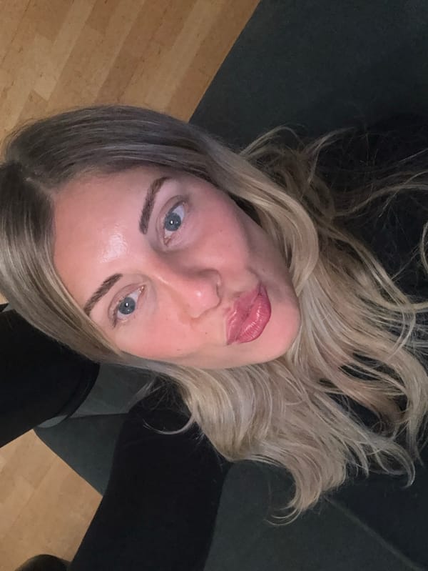 Woman hosts dinner gathering in Rueil-Malmaison home