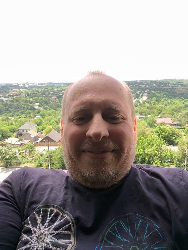 Selfies and aerial views over Zaporizhzhia on a clear morning