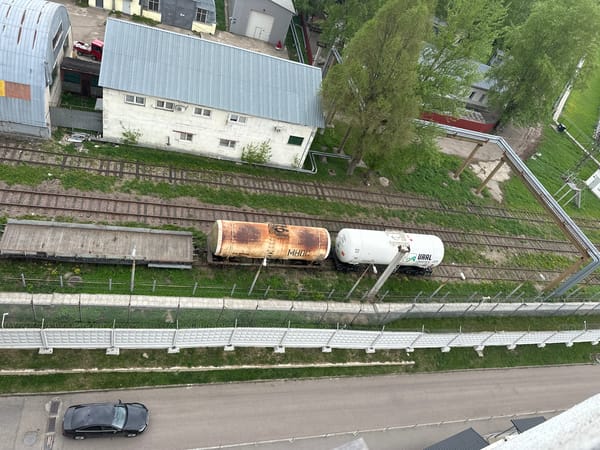 Ordinary Sunday morning captured across Moscow suburbs