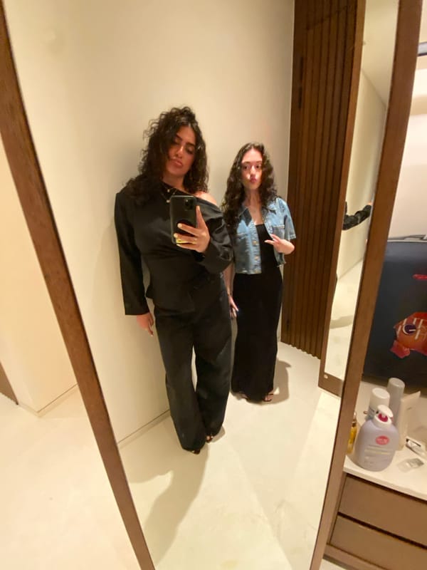 Two women take hotel mirror selfie in El Caracol