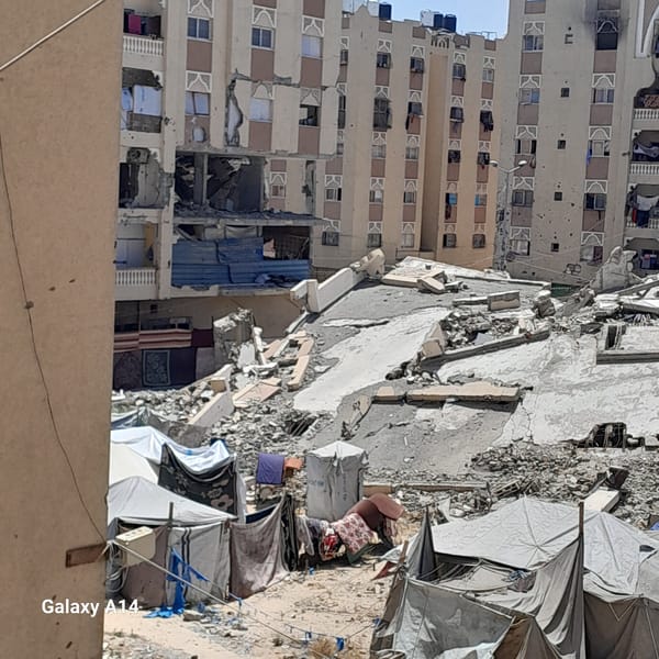 Extensive building damage and displacement camps documented in Khan Yunis