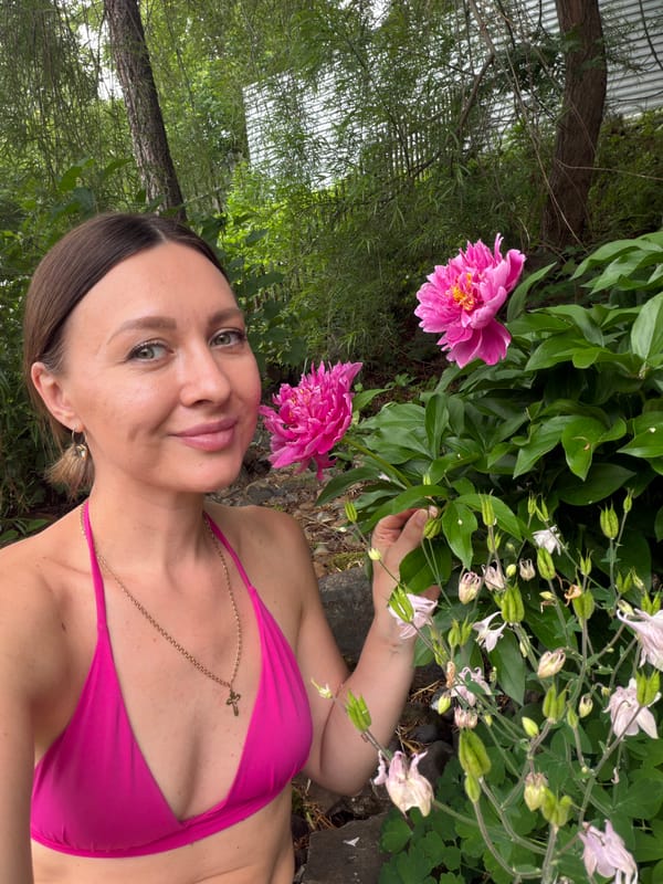 Summer garden day in Tomsk: portraits, flowers, and fresh strawberries