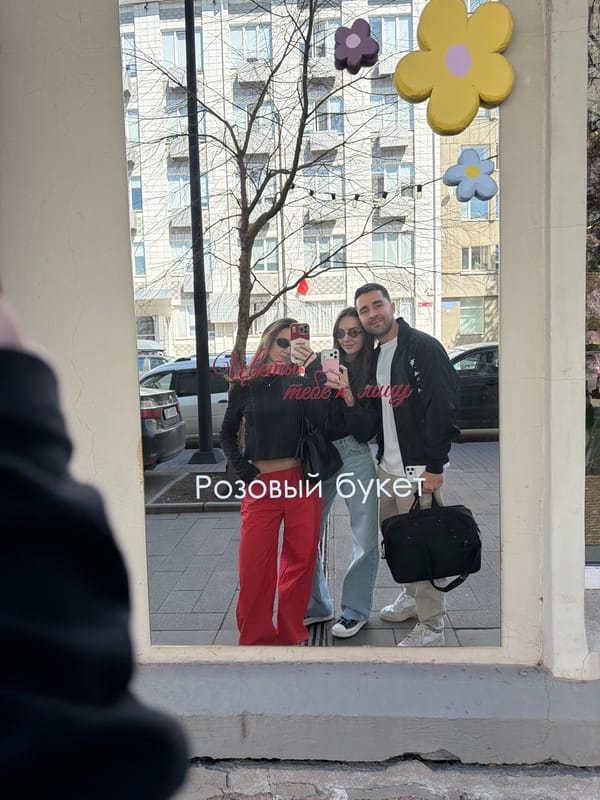 Morning street life documented across central Krasnoyarsk