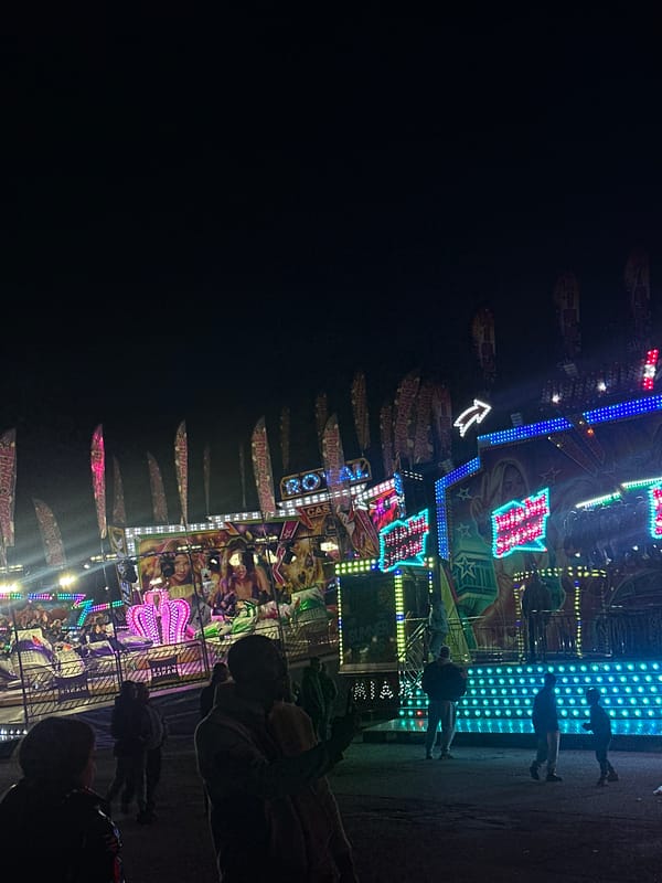Evening carnival draws crowds to Lovech fairground